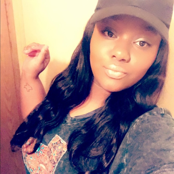 Meet your Posher, Mari - Picture 2 of 4